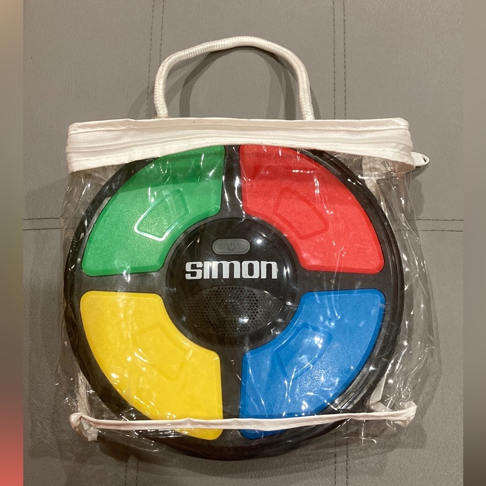 Simon Electronic Game with carrying case